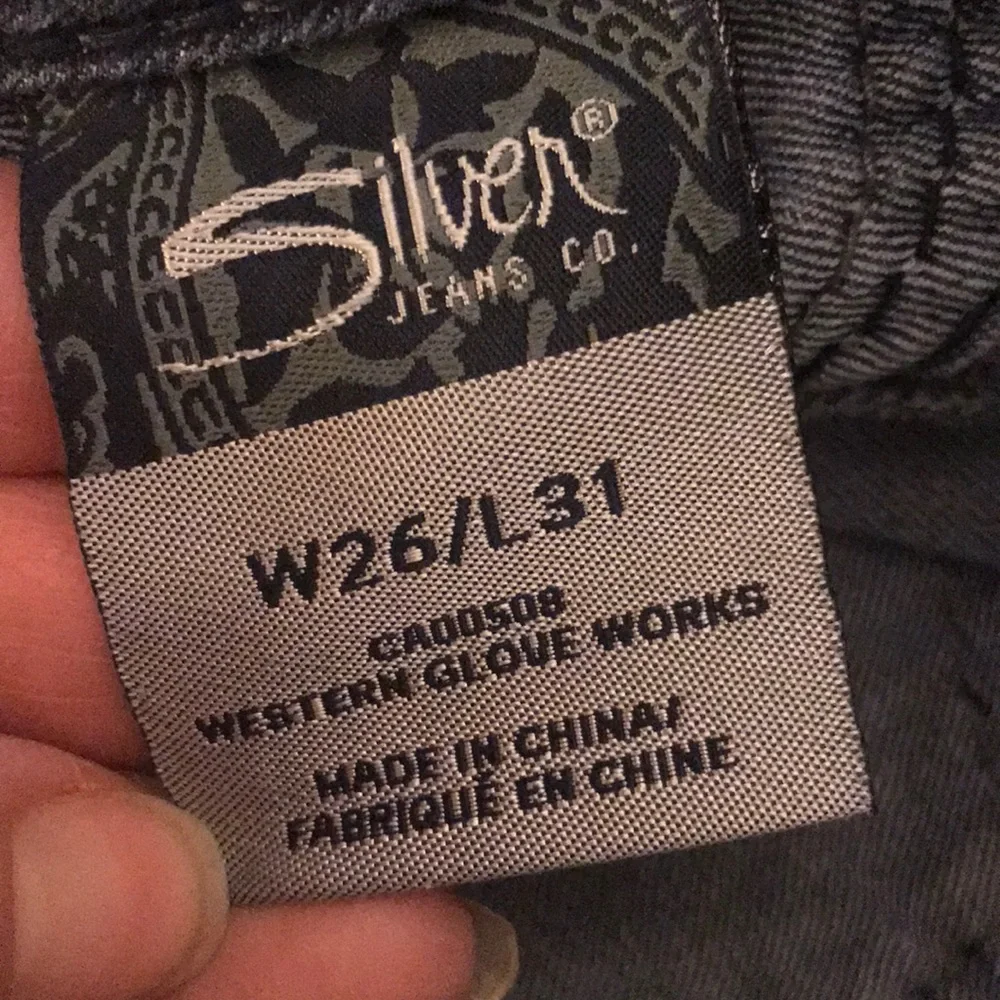 EUC Silver Suki super skinny 26‎ x 29 Sz 2